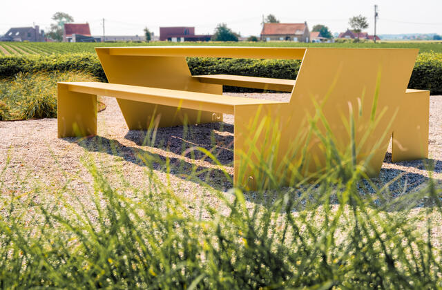 Design outdoor tuinbank goud Beernem West-Vlaanderen